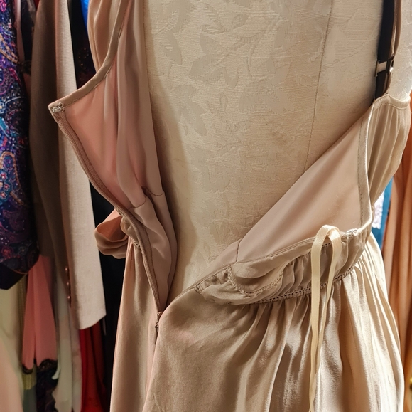 Beautiful Champagne Silk Banana Republic Dress size 10 - Picture 8 of 8